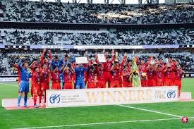 皇马官方晒归队国脚照片：赫伊森、居勒尔、迪亚斯出镜